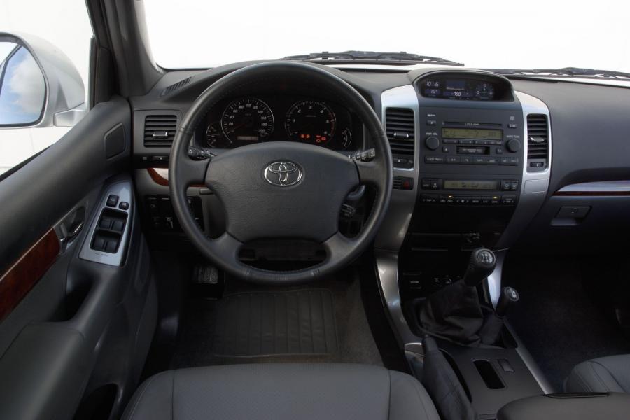  Toyota Land Cruiser 2003 года  (фото 35 из 192)